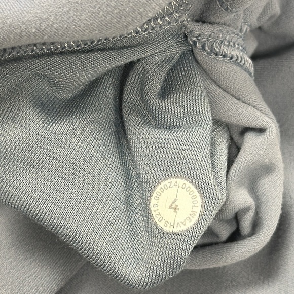 Lululemon Women's High Rise Nulu Align
Crop 21" Legging Blue Cast Size 4 - Picture 6 of 6